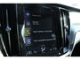 Volvo V60 2.0 T5 Momentum | Navigatie | AppleCarplay/Android Auto | Half lederen bekleding | Stoelverwarming | Semi Electrische Wegklapbare trekhaak | Parkeersensoren achter |