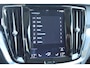 Volvo V60 2.0 T5 Momentum | Navigatie | AppleCarplay/Android Auto | Half lederen bekleding | Stoelverwarming | Semi Electrische Wegklapbare trekhaak | Parkeersensoren achter |
