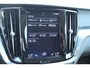 Volvo V60 2.0 T5 Momentum | Navigatie | AppleCarplay/Android Auto | Half lederen bekleding | Stoelverwarming | Semi Electrische Wegklapbare trekhaak | Parkeersensoren achter |