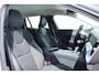 Volvo V60 2.0 T5 Momentum | Navigatie | AppleCarplay/Android Auto | Half lederen bekleding | Stoelverwarming | Semi Electrische Wegklapbare trekhaak | Parkeersensoren achter |