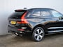 Volvo XC60 2.0 T6 Plug-in hybrid AWD Plus Dark 350 Pk Automaat Navi / Leer / Pano-dak / Apple Carplay / DAB / Stoelverwarming