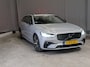 Volvo V90 2.0 T6 Plug-in hybrid AWD Ultimate Dark | Panoramadak | Trekhaak | Luchtvering | Bowers & Wilkins | Long Range | Stoel en stuurwielverwarming |
