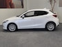 Mazda 2 1.5 SKYACTIVE-G SPORTIVE NAVIGATIE CRUISE CONTROL APPLE CARPLAY/ANDROID STOEL EN STUUR VERWARMING DODEHOEKSENSOREN RIJSTROOKSENSOREN PDC ZEER MOOI !! 3010 DEK
