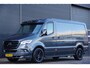 Mercedes-Benz Sprinter 319 3.0 CDI V6 L2H1 AUT. LED, 2X SCHUIFDEUR, 3.5T TREKHAAK, MBUX 10'', 360 CAMERA, STOELVERWARMING, VOORRUIT VERWARMING, LEDER STUUR, NL AUTO, NAP
