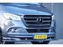Mercedes-Benz Sprinter 319 3.0 CDI V6 L2H1 AUT. LED, 2X SCHUIFDEUR, 3.5T TREKHAAK, MBUX 10'', 360 CAMERA, STOELVERWARMING, VOORRUIT VERWARMING, LEDER STUUR, NL AUTO, NAP