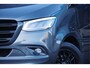 Mercedes-Benz Sprinter 319 3.0 CDI V6 L2H1 AUT. LED, 2X SCHUIFDEUR, 3.5T TREKHAAK, MBUX 10'', 360 CAMERA, STOELVERWARMING, VOORRUIT VERWARMING, LEDER STUUR, NL AUTO, NAP