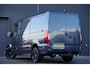 Mercedes-Benz Sprinter 319 3.0 CDI V6 L2H1 AUT. LED, 2X SCHUIFDEUR, 3.5T TREKHAAK, MBUX 10'', 360 CAMERA, STOELVERWARMING, VOORRUIT VERWARMING, LEDER STUUR, NL AUTO, NAP