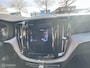 Volvo XC60 T6 Recharge R-Design AWD|Exterieur Styling Kit+22 inch velgen|360 camera|Panodak]Trekhaak|Stoel/stuur verwarming|Stoelkoeling