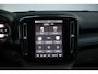 Volvo XC40 B4 Plus Dark Visual Park Assist (incl. 360º view) | Schuif-/Kanteldak | Lichtmetalen Velgen 19"| Extra Getint Glas | Apple Carplay/Android Auto | Premium Audio by Harman Kardon | Electronic Climate Controle