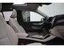 Volvo XC40 B4 Plus Dark Visual Park Assist (incl. 360º view) | Schuif-/Kanteldak | Lichtmetalen Velgen 19"| Extra Getint Glas | Apple Carplay/Android Auto | Premium Audio by Harman Kardon | Electronic Climate Controle