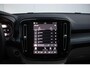 Volvo XC40 B4 Plus Dark Visual Park Assist (incl. 360º view) | Schuif-/Kanteldak | Lichtmetalen Velgen 19"| Extra Getint Glas | Apple Carplay/Android Auto | Premium Audio by Harman Kardon | Electronic Climate Controle