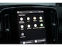 Volvo XC40 B4 Plus Dark Visual Park Assist (incl. 360º view) | Schuif-/Kanteldak | Lichtmetalen Velgen 19"| Extra Getint Glas | Apple Carplay/Android Auto | Premium Audio by Harman Kardon | Electronic Climate Controle
