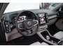 Volvo XC40 B4 Plus Dark Visual Park Assist (incl. 360º view) | Schuif-/Kanteldak | Lichtmetalen Velgen 19"| Extra Getint Glas | Apple Carplay/Android Auto | Premium Audio by Harman Kardon | Electronic Climate Controle