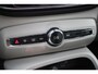 Volvo XC40 B4 Plus Dark | Panoramadak met schuif-/kantelfunctie |  360º camera | Extra Getint Glas | Apple Carplay/Android Auto | Premium Audio by Harman Kardon | Electronic Climate Controle | 19 inch Lichtmetalen Velgen