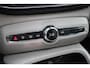 Volvo XC40 B4 Plus Dark | Panoramadak met schuif-/kantelfunctie |  360º camera | Extra Getint Glas | Apple Carplay/Android Auto | Premium Audio by Harman Kardon | Electronic Climate Controle | 19 inch Lichtmetalen Velgen