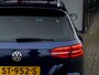 Volkswagen Passat Variant 1.4 TSI Highline Business R Line | Schuif/ Kantel Panorama Dak | Lederen Bekleding | 3x R-Line | Matrix LED | Adaptieve Cruise Control | Keyless Entry | Stoelverwarming | Voorruit Verwarmd | Sfeerverlichting | Metallic Lak |
