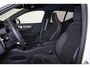 Volvo XC40 T5 Recharge Plus Dark - IntelliSafe Assist - Harman/Kardon audio - Verwarmde voorstoelen & stuur - Parkeersensoren voor & achter - Elektr. bedienb. voorstoelen met geheugen links - Draadloze tel. lader - Extra getint glas - 19' LMV