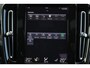 Volvo XC40 T5 Recharge Plus Dark - IntelliSafe Assist - Harman/Kardon audio - Verwarmde voorstoelen & stuur - Parkeersensoren voor & achter - Elektr. bedienb. voorstoelen met geheugen links - Draadloze tel. lader - Extra getint glas - 19' LMV