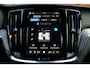 Volvo V60 T8 Plug-in hybrid AWD Ultra Perf. Ed. Dark | 20 inch Polestar wielen | Panoramadak met schuif-/ kantelfunctie | Head up display | Polestar Engineered optimisation| 360 graden camera | Premium audio by Harman Kardon | Elektrisch bedienbare voorstoelen met geheugenfunctie | Stoel-/ stuurwielverwarming | Verwarmde achterbank | Adaptieve cruise control | BLIS