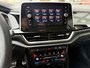 Volkswagen T-Roc 1.5 TSI R-Line Business 150PK / ACHTERUITRIJCAMERA / CARPLAY
