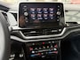 Volkswagen T-Roc 1.5 TSI R-Line Business 150PK / ACHTERUITRIJCAMERA / CARPLAY