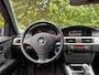 BMW 3-Serie 318i BUSINESS NAVIGATIE MOOIE LICHTMETALEN VELGEN CLIMA VERLAAGD
