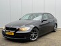 BMW 3-Serie 318i BUSINESS NAVIGATIE MOOIE LICHTMETALEN VELGEN CLIMA VERLAAGD