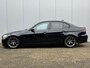 BMW 3-Serie 318i BUSINESS NAVIGATIE MOOIE LICHTMETALEN VELGEN CLIMA VERLAAGD
