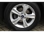 Ford Kuga 1.5-150pk EcoBoost Titanium. Nette Ford Kuga met een trekgewicht van maar liefst 2.000kg ! Autm. airco, stoel-, stuur- en voorraamverw., camera, parkeersensoren achter, navigatie, telefoonvoorb.,  17"LM wielen+all season banden, trekhaak, adapt. cruise cntrl etc.