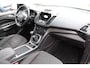 Ford Kuga 1.5-150pk EcoBoost Titanium. Nette Ford Kuga met een trekgewicht van maar liefst 2.000kg ! Autm. airco, stoel-, stuur- en voorraamverw., camera, parkeersensoren achter, navigatie, telefoonvoorb.,  17"LM wielen+all season banden, trekhaak, adapt. cruise cntrl etc.