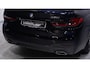BMW 5-Serie 530i M Sport 1e eigen NAP NL-auto carbon zwart nappa leder comfort zetels met memory harman-kardon 19"-lmv camera rijassist head-up DAB-ontvangst apple-carplay digitale cockpit M-pakket