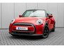 MINI Cooper 1.5 Classic 136pk | Cruise Control | Stoelverwarming | Head-up display | Navigatie | 16" LMV