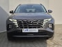 Hyundai Tucson 1.6 T-GDI PHEV Comfort 4WD Automaat / Dealer onderhouden / Fabrieksgarantie tot 09-2027 / All Season banden / EAER bereik 62 km bereik stad 74 km / Trekgewicht 1350 kg / Stuur- & Stoel verwarming / Adaptief cruise control /
