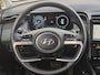 Hyundai Tucson 1.6 T-GDI PHEV Comfort 4WD Automaat / Dealer onderhouden / Fabrieksgarantie tot 09-2027 / All Season banden / EAER bereik 62 km bereik stad 74 km / Trekgewicht 1350 kg / Stuur- & Stoel verwarming / Adaptief cruise control /