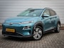 Hyundai Kona Electric EV Premium 64 kWh | Clima | Navi | Cruise | Leer | Stoel/Stuurverwarming | Led | Pdc | Stoelkoeling | SOH 100% | 3 fase lader
