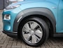 Hyundai Kona Electric EV Premium 64 kWh | Clima | Navi | Cruise | Leer | Stoel/Stuurverwarming | Led | Pdc | Stoelkoeling | SOH 100% | 3 fase lader