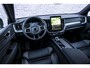 Volvo XC60 2.0 T8 Plug-in hybrid AWD Ultra Black Edition | Facelift | Luchtvering | Google | Long Range | Adaptieve Cruise Control | Harman Kardon Audio | Stoelverwarming Voor + Achter | 360 Camera | Keyless | Gelamineerd Glas | DAB | Trekhaak | Stuurverwarming | Head-Up Display | Panoramadak | Getint Glas | Dodehoekdetectie | LED Koplampen