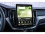 Volvo XC60 2.0 T8 Plug-in hybrid AWD Ultra Black Edition | Facelift | Luchtvering | Google | Long Range | Adaptieve Cruise Control | Harman Kardon Audio | Stoelverwarming Voor + Achter | 360 Camera | Keyless | Gelamineerd Glas | DAB | Trekhaak | Stuurverwarming | Head-Up Display | Panoramadak | Getint Glas | Dodehoekdetectie | LED Koplampen