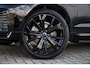 Volvo XC60 2.0 T8 Plug-in hybrid AWD Plus Black Edition | Adaptieve Cruise Control | Panoramadak | Trekhaak | Harman Kardon Audio | Stoel-/Stuurverwarming | 360° Parkeercamera | Dodehoek Detectie |