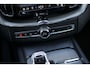 Volvo XC60 2.0 T8 Plug-in hybrid AWD Plus Black Edition | Adaptieve Cruise Control | Panoramadak | Trekhaak | Harman Kardon Audio | Stoel-/Stuurverwarming | 360° Parkeercamera | Dodehoek Detectie |