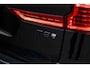 Volvo XC60 2.0 T8 Plug-in hybrid AWD Plus Black Edition | Adaptieve Cruise Control | Panoramadak | Trekhaak | Harman Kardon Audio | Stoel-/Stuurverwarming | 360° Parkeercamera | Dodehoek Detectie |