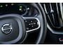 Volvo XC60 2.0 T8 Plug-in hybrid AWD Plus Black Edition | Adaptieve Cruise Control | Panoramadak | Trekhaak | Harman Kardon Audio | Stoel-/Stuurverwarming | 360° Parkeercamera | Dodehoek Detectie |