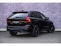 Volvo XC60 2.0 T8 Plug-in hybrid AWD Plus Black Edition | Adaptieve Cruise Control | Panoramadak | Trekhaak | Harman Kardon Audio | Stoel-/Stuurverwarming | 360° Parkeercamera | Dodehoek Detectie |