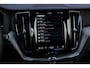 Volvo XC60 2.0 T8 Plug-in hybrid AWD Plus Black Edition | Adaptieve Cruise Control | Panoramadak | Trekhaak | Harman Kardon Audio | Stoel-/Stuurverwarming | 360° Parkeercamera | Dodehoek Detectie |