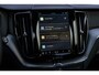 Volvo XC60 2.0 T8 Plug-in hybrid AWD Plus Black Edition | Adaptieve Cruise Control | Panoramadak | Trekhaak | Harman Kardon Audio | Stoel-/Stuurverwarming | 360° Parkeercamera | Dodehoek Detectie |