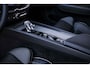 Volvo XC60 2.0 T8 Plug-in hybrid AWD Plus Black Edition | Adaptieve Cruise Control | Panoramadak | Trekhaak | Harman Kardon Audio | Stoel-/Stuurverwarming | 360° Parkeercamera | Dodehoek Detectie |
