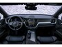 Volvo XC60 2.0 T8 Plug-in hybrid AWD Plus Black Edition | Adaptieve Cruise Control | Panoramadak | Trekhaak | Harman Kardon Audio | Stoel-/Stuurverwarming | 360° Parkeercamera | Dodehoek Detectie |