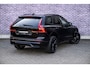 Volvo XC60 2.0 T8 Plug-in hybrid AWD Plus Black Edition | Adaptieve Cruise Control | Panoramadak | Trekhaak | Harman Kardon Audio | Stoel-/Stuurverwarming | 360° Parkeercamera | Dodehoek Detectie |