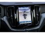 Volvo XC60 2.0 T8 Plug-in hybrid AWD Plus Black Edition | Adaptieve Cruise Control | Panoramadak | Trekhaak | Harman Kardon Audio | Stoel-/Stuurverwarming | 360° Parkeercamera | Dodehoek Detectie |