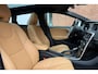 Volvo V40 Cross Country T3 Luxury | Trekhaak | Panoramadak | Extra getint glas | Dealeronderhouden | Elektrische stoelen met geheugenfunctie | Parkeerverwarming met timer | Verwarmde achterbank | Full led koplampen | All-season banden | Volvo Guard Alarm